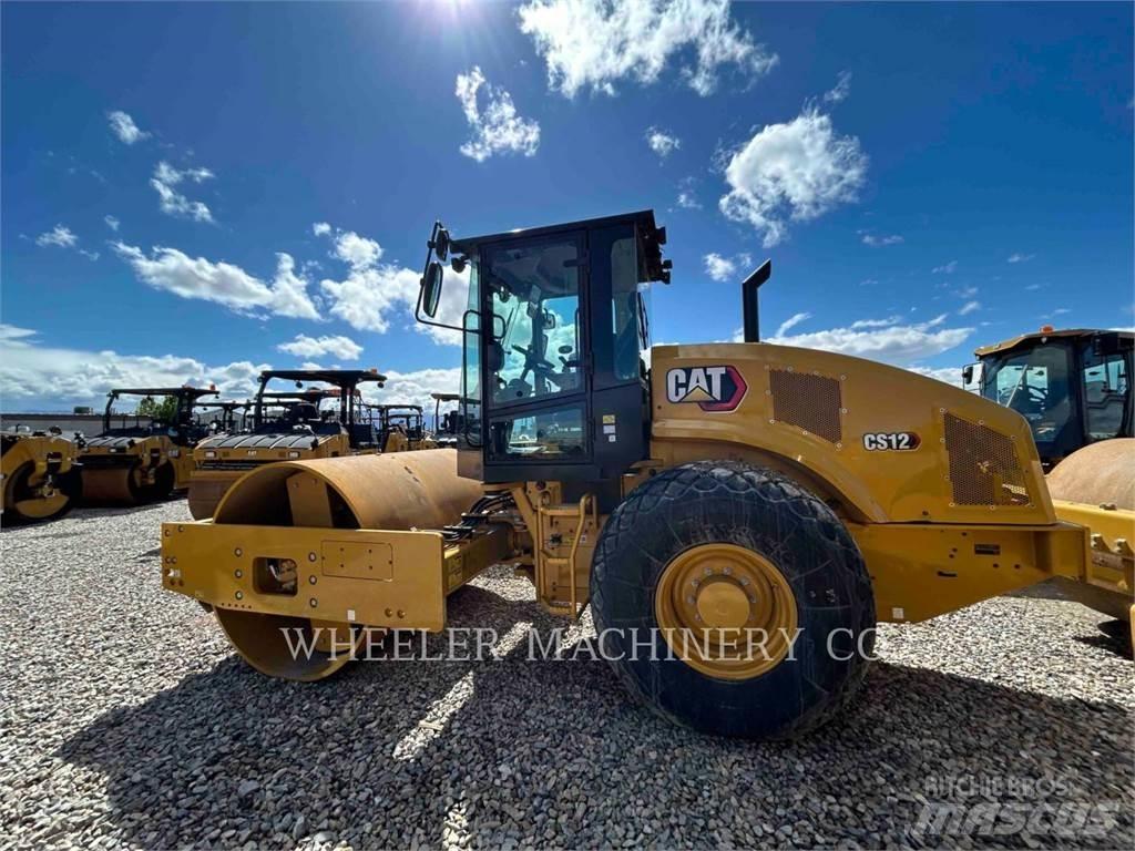 CAT CS12 單輪滾壓機