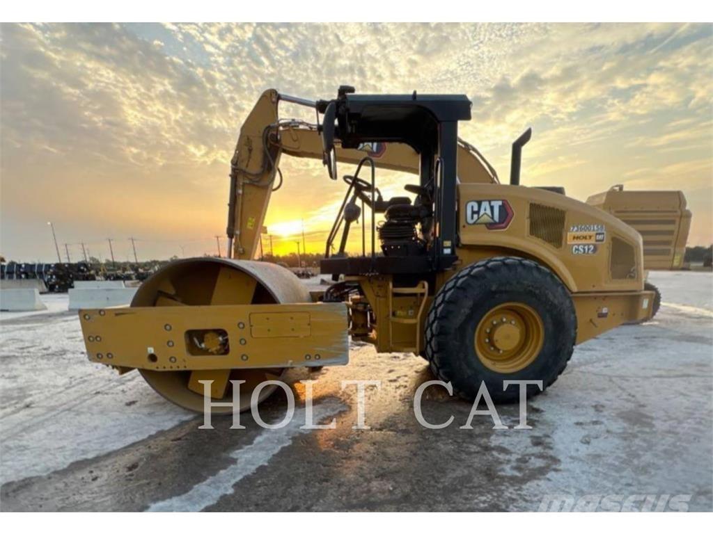 CAT CS12 單輪滾壓機