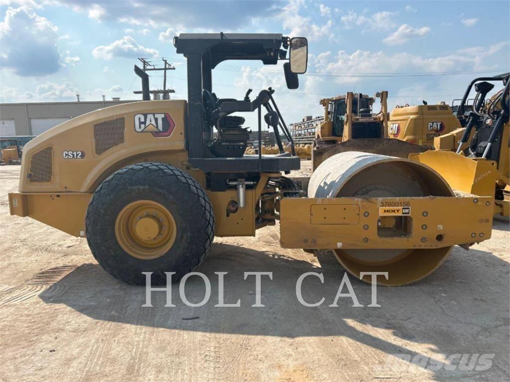 CAT CS12 單輪滾壓機