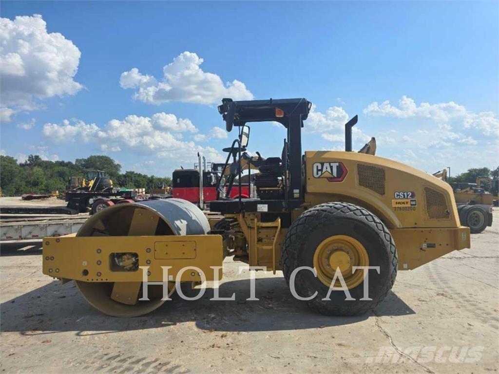 CAT CS12 單輪滾壓機