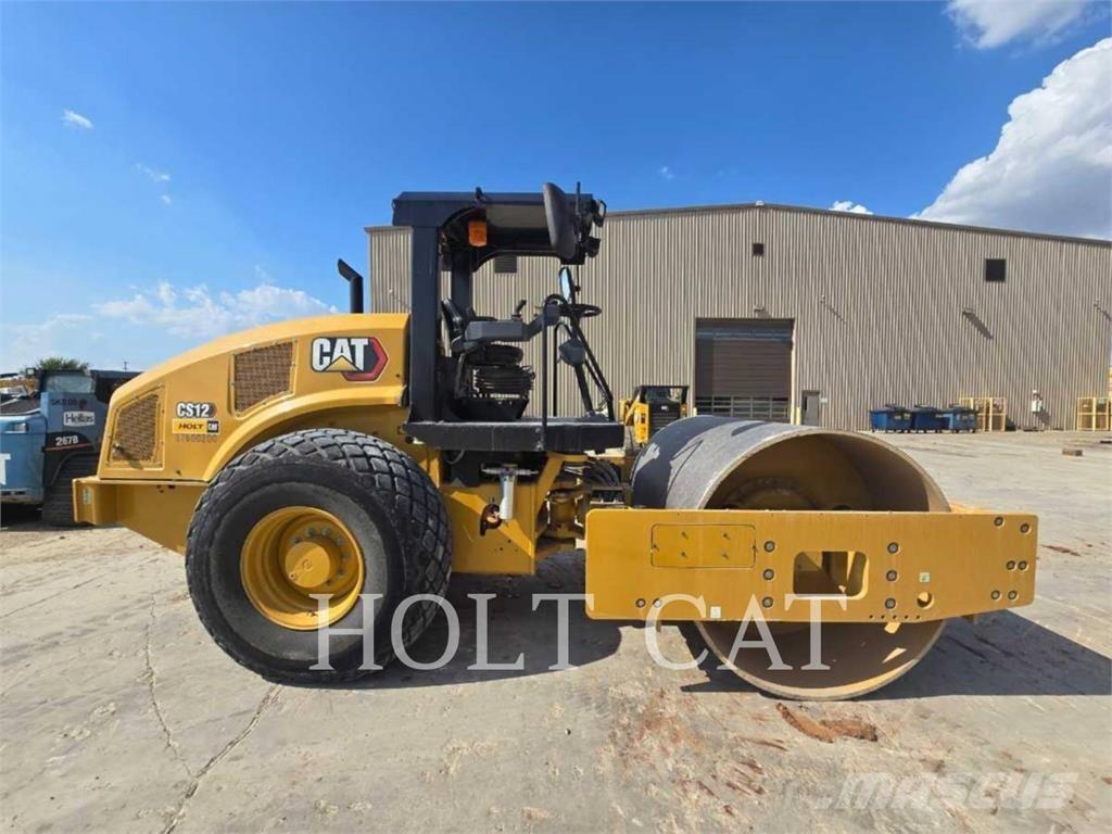 CAT CS12 單輪滾壓機