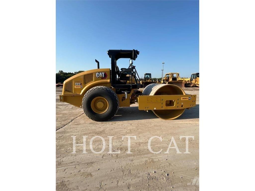 CAT CS12 單輪滾壓機