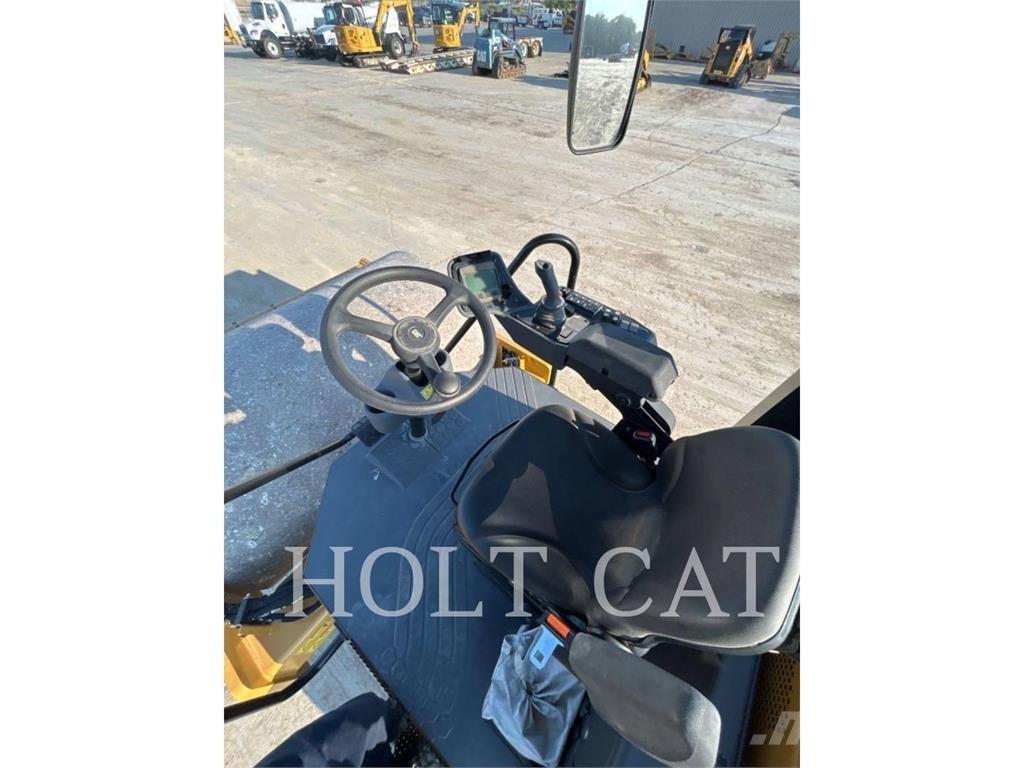 CAT CS12 單輪滾壓機