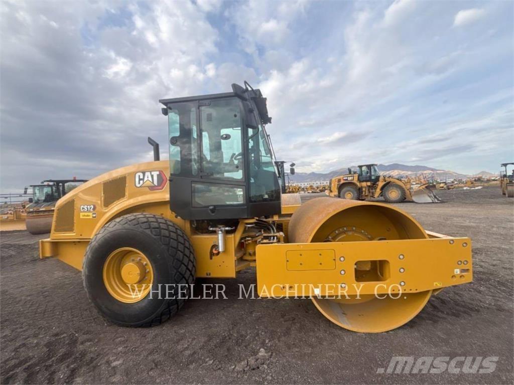 CAT CS12 單輪滾壓機