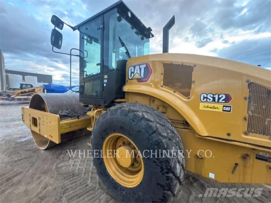 CAT CS12 單輪滾壓機