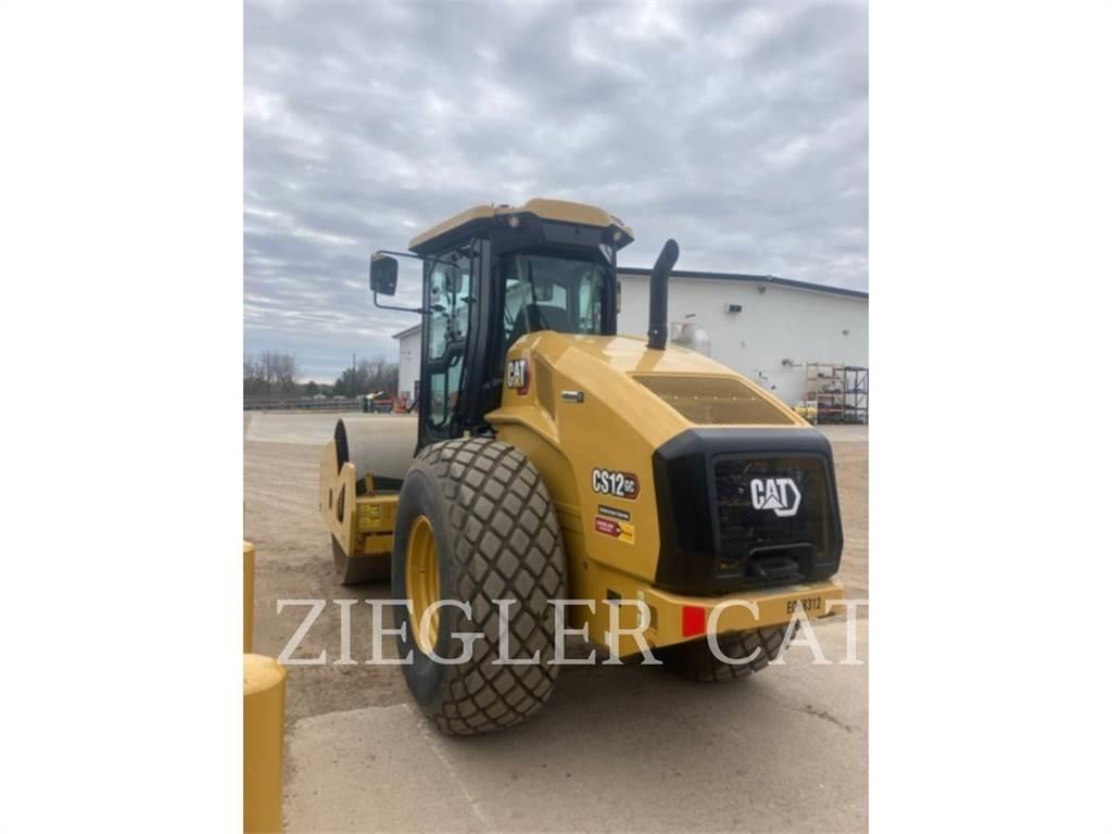 CAT CS12GC 土壤壓實機
