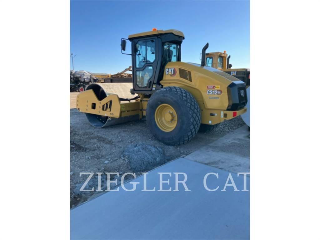 CAT CS12GC 土壤壓實機