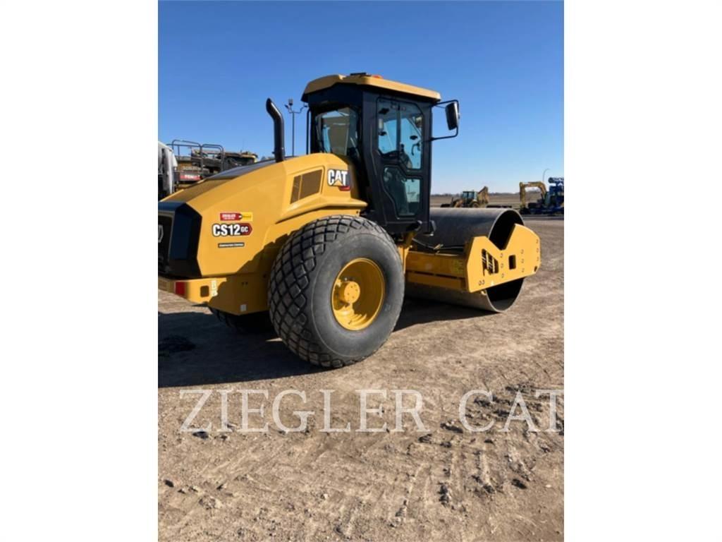 CAT CS12GC 土壤壓實機