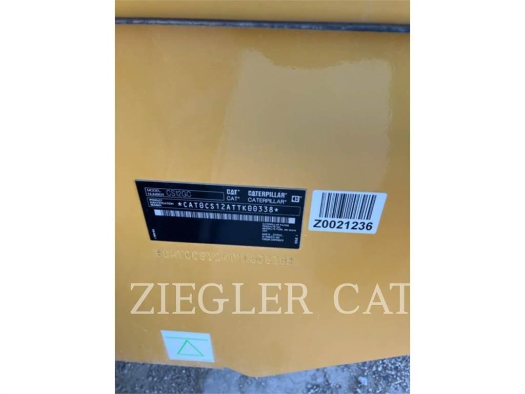 CAT CS12GC 土壤壓實機