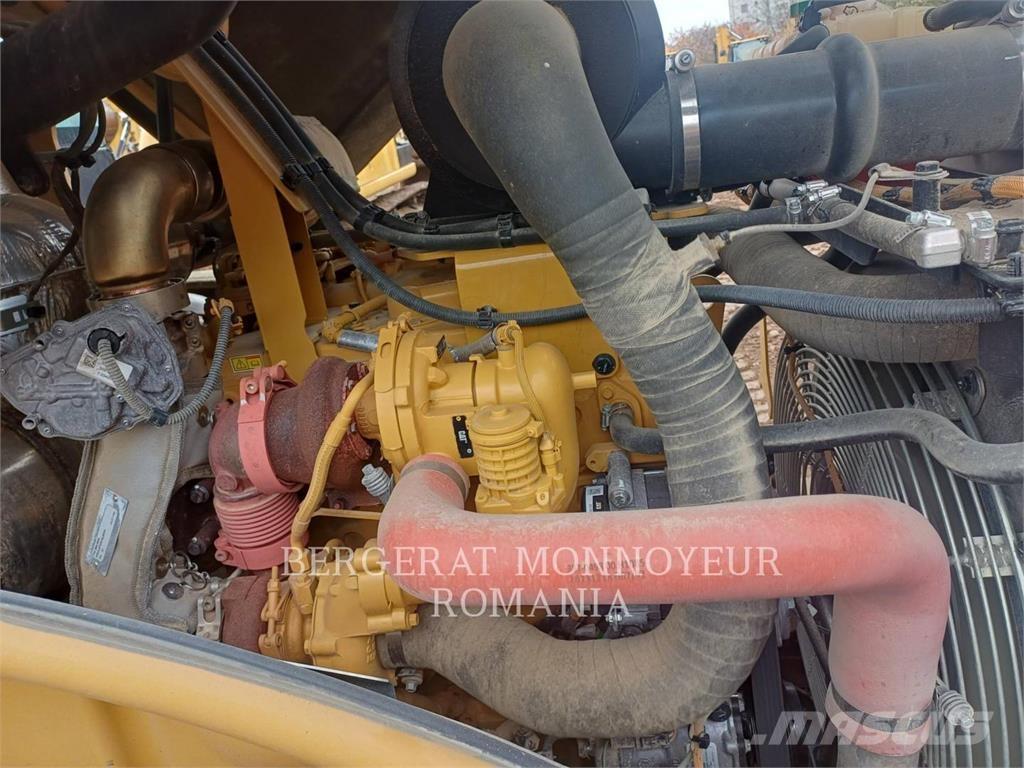 CAT CS16-03 單輪滾壓機