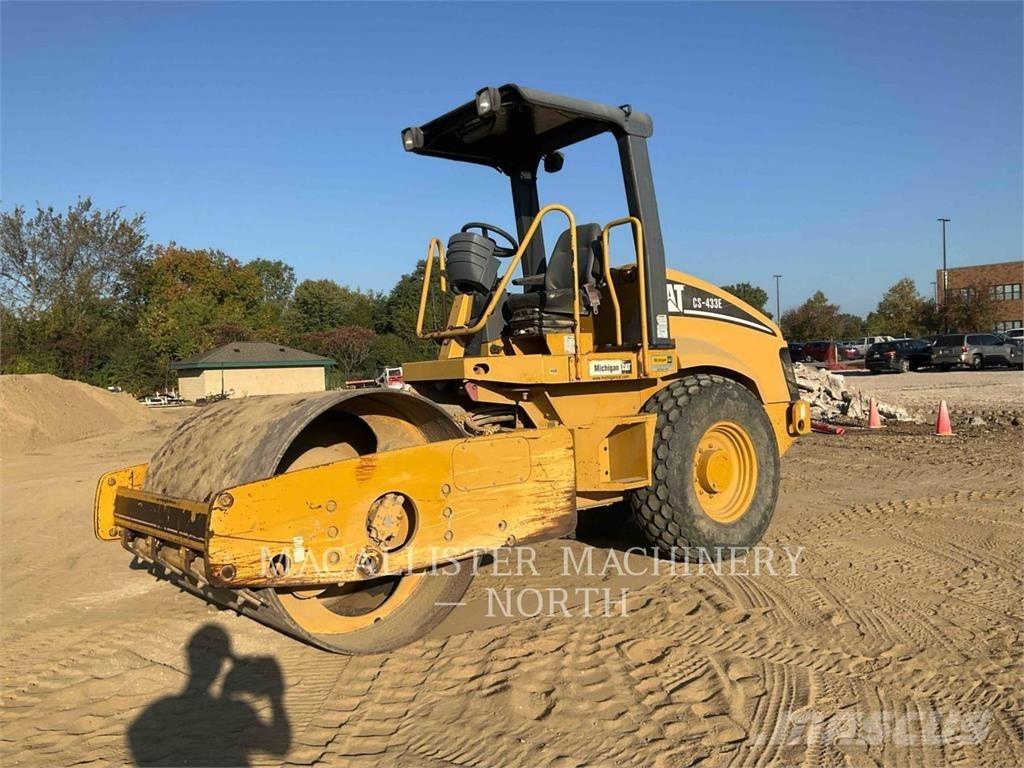 CAT CS433E 單輪滾壓機