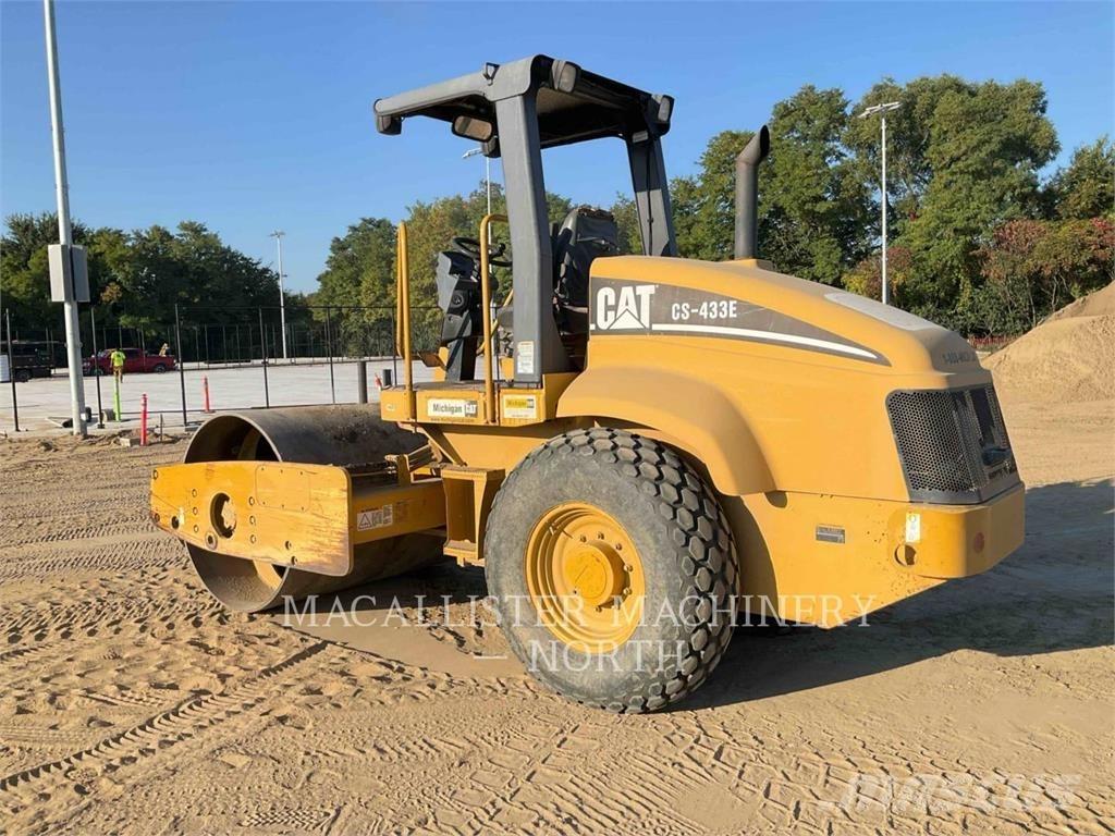 CAT CS433E 單輪滾壓機