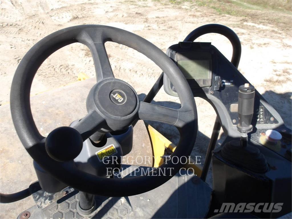 CAT CS44B 單輪滾壓機