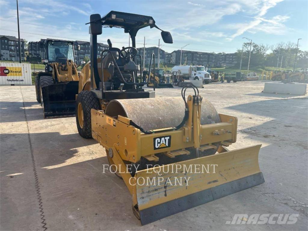 CAT CS44B 土壤壓實機