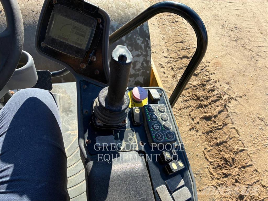 CAT CS54B 單輪滾壓機