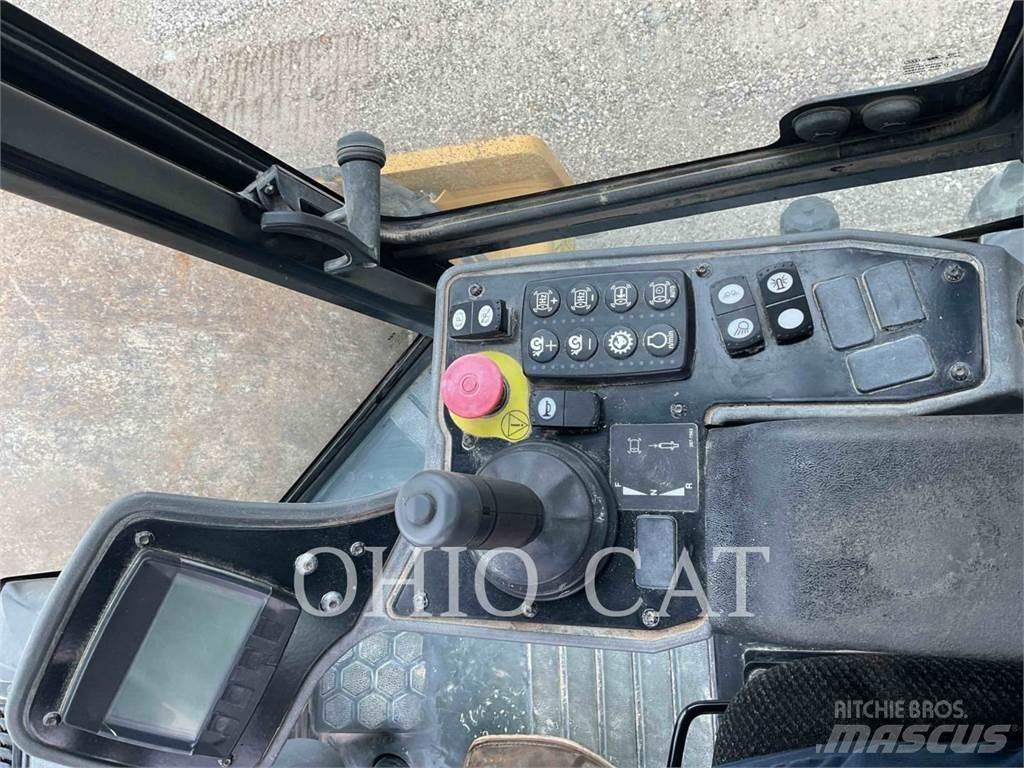 CAT CS56B 複合式滾壓機