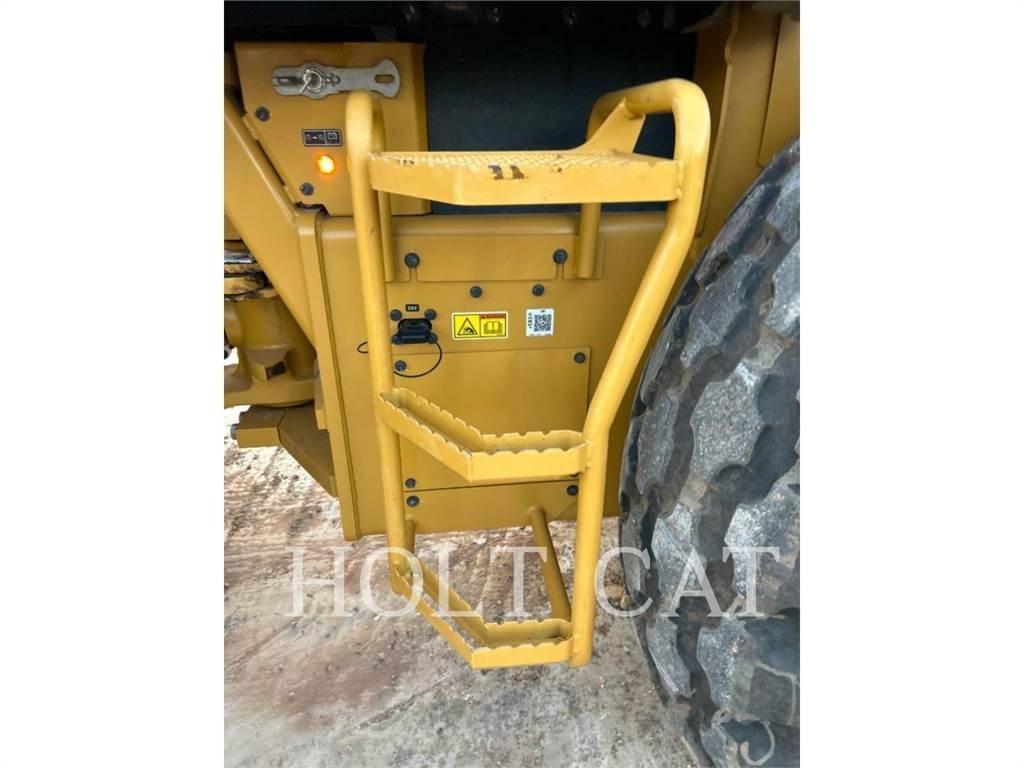 CAT CS56B CAB 單輪滾壓機