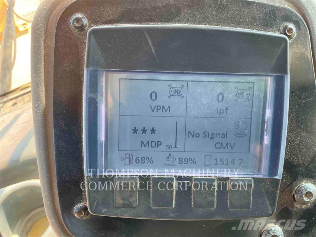 CAT CS68B 單輪滾壓機