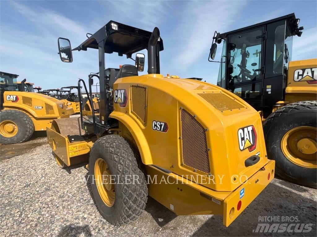 CAT CS7 單輪滾壓機