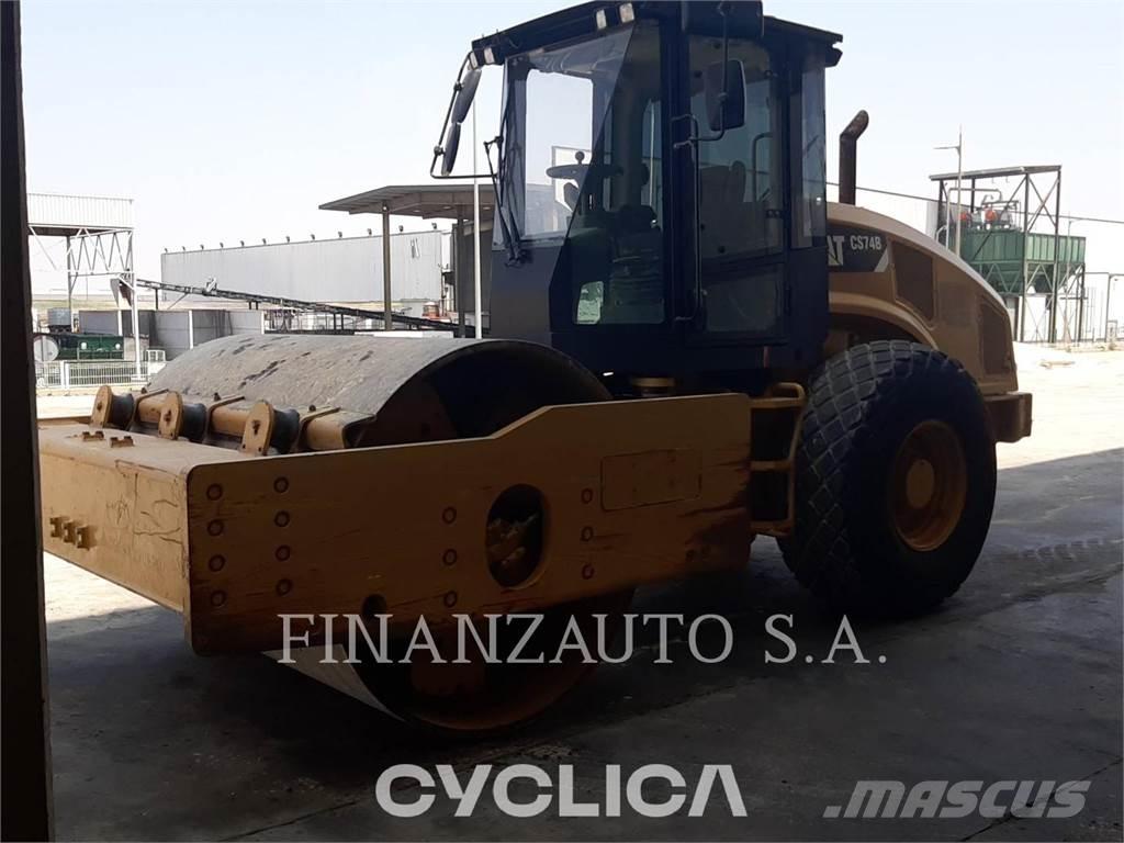 CAT CS74B 單輪滾壓機