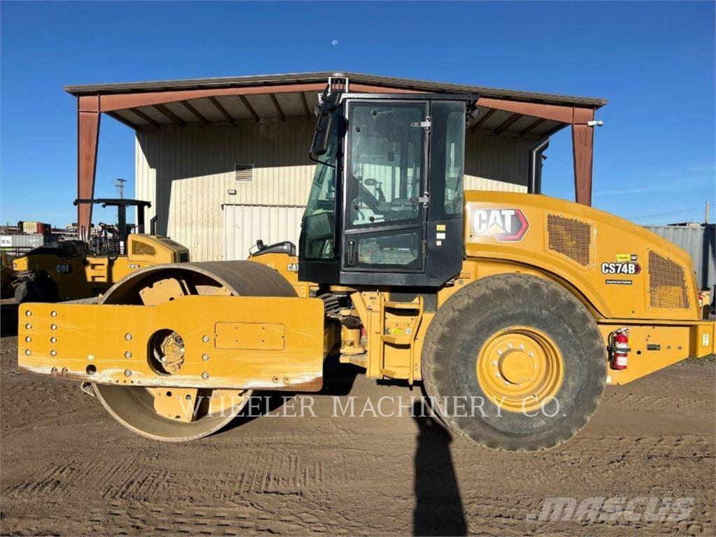 CAT CS74B 單輪滾壓機