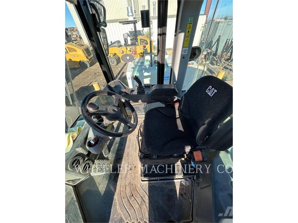 CAT CS74B 單輪滾壓機