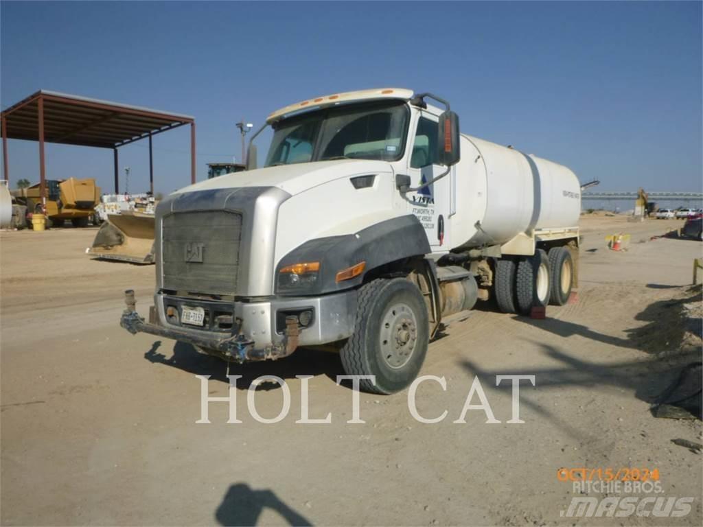 CAT CT660S SBA 6X4 運油車