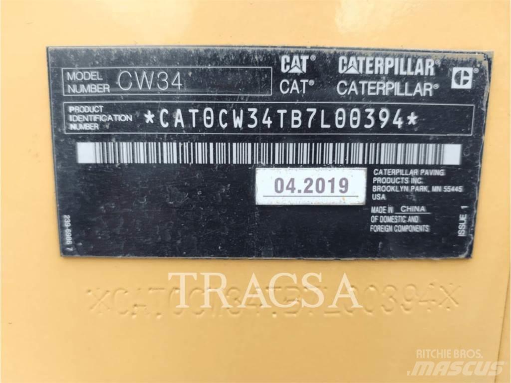 CAT CW 34 膠輪滾壓機