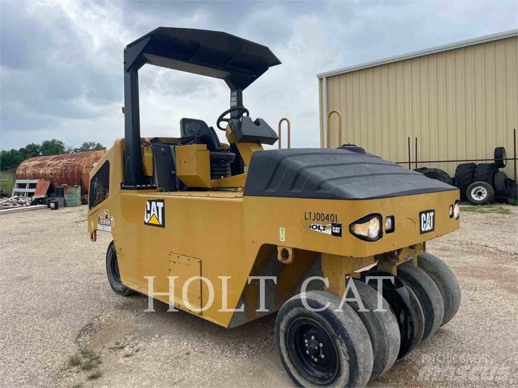 CAT CW14 膠輪滾壓機