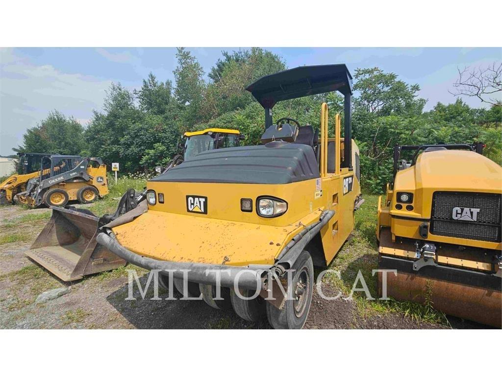 CAT CW14 膠輪滾壓機