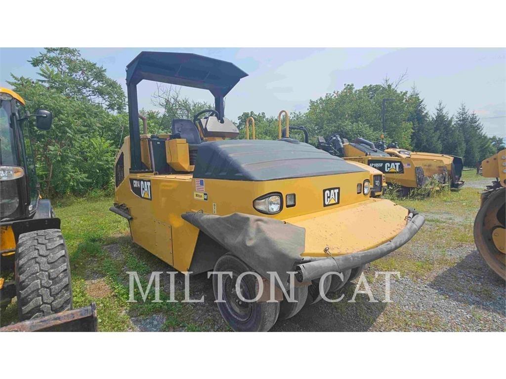 CAT CW14 膠輪滾壓機