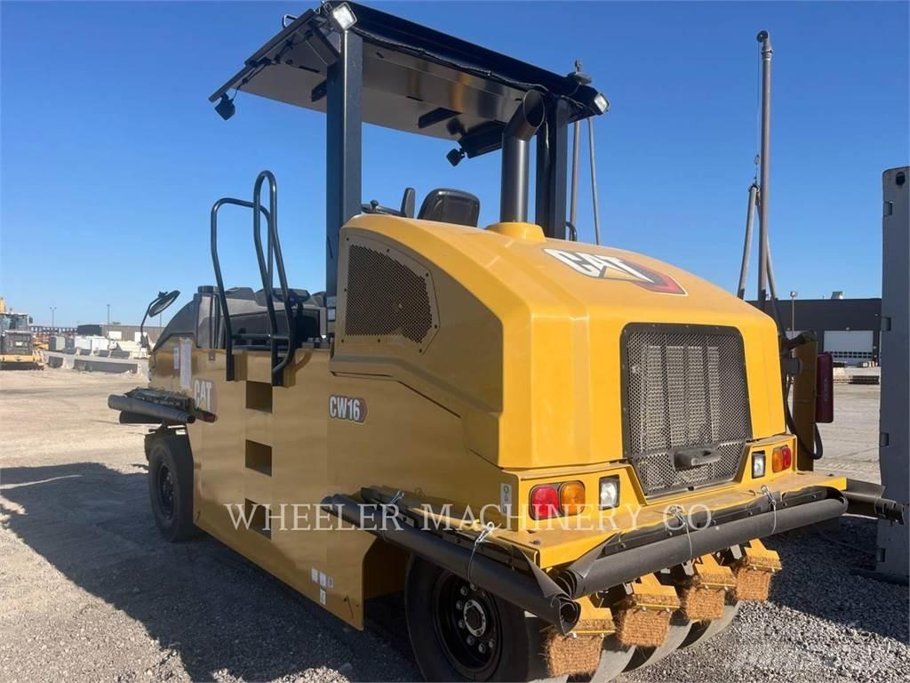 CAT CW16 膠輪滾壓機