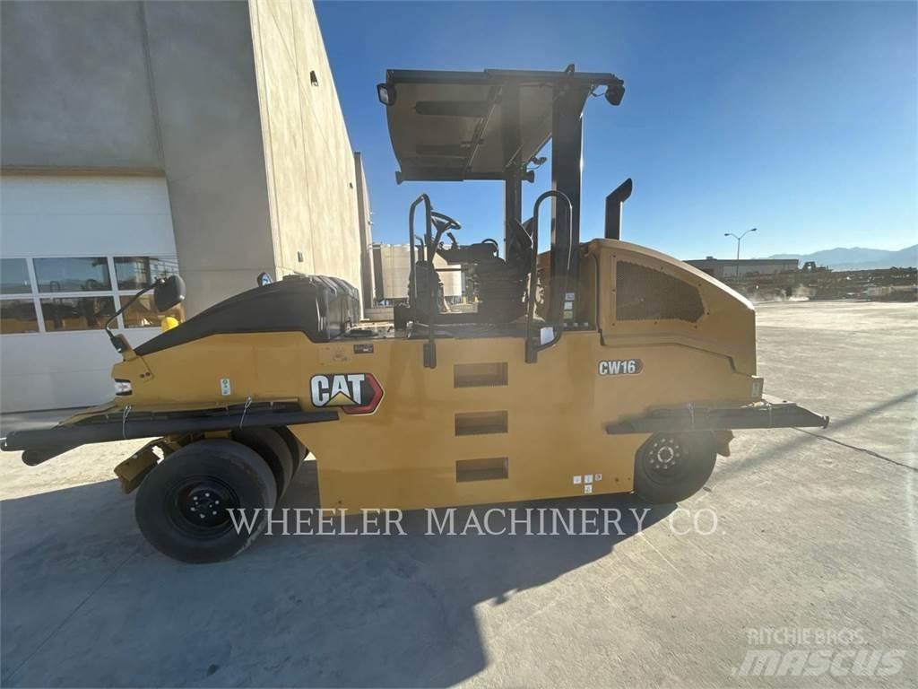 CAT CW16 膠輪滾壓機