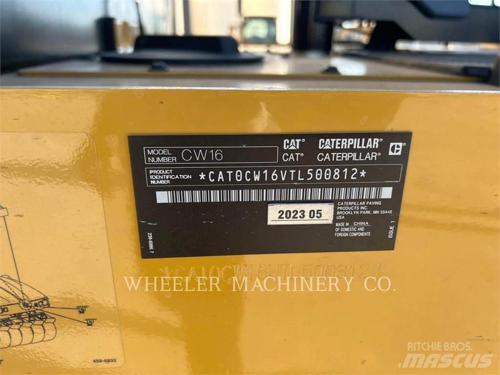 CAT CW16 膠輪滾壓機