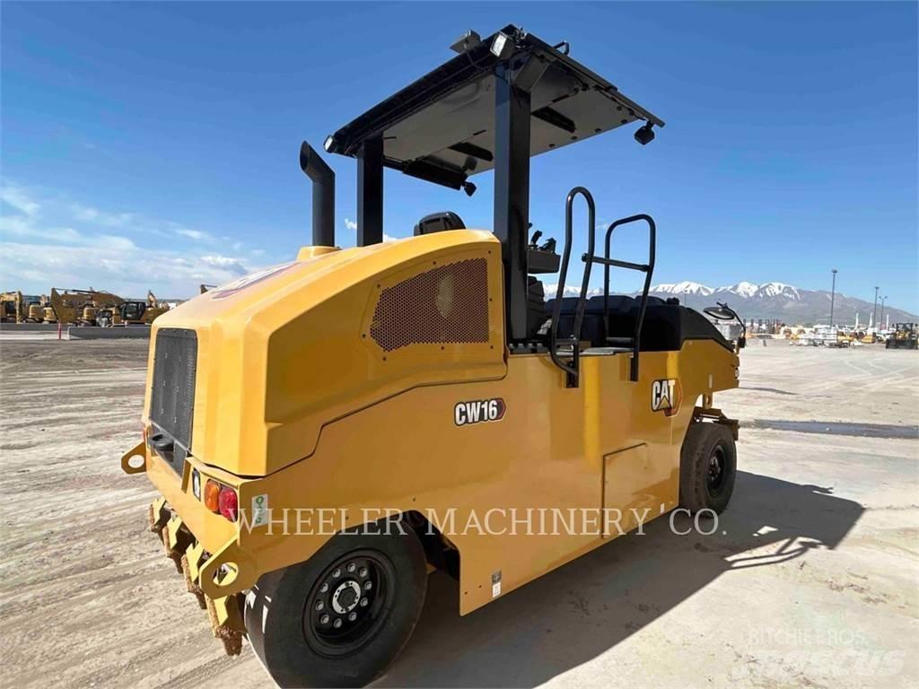 CAT CW16 膠輪滾壓機