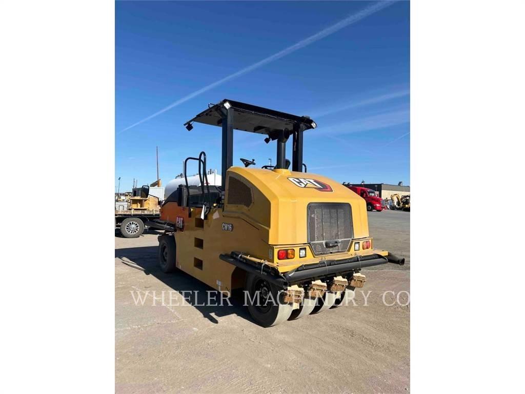 CAT CW16 膠輪滾壓機