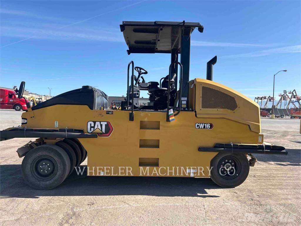 CAT CW16 膠輪滾壓機