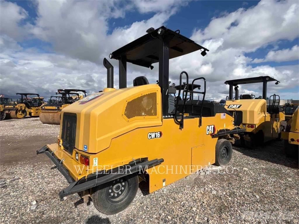 CAT CW16 膠輪滾壓機