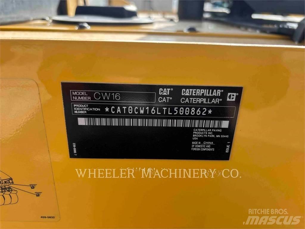 CAT CW16 膠輪滾壓機