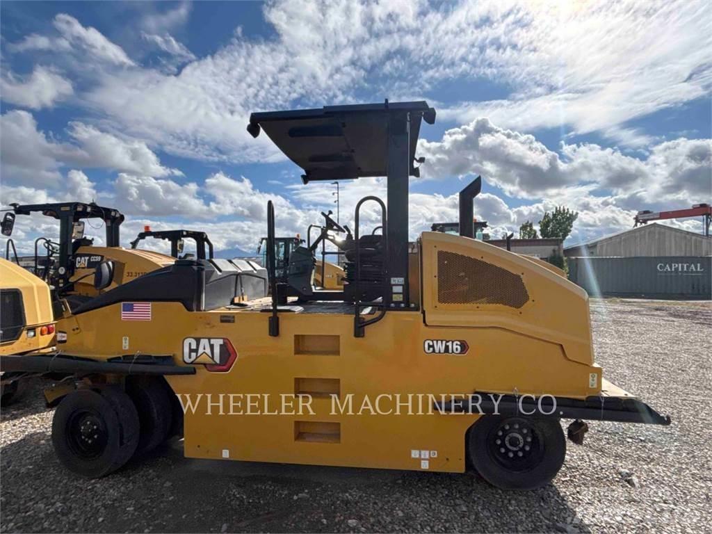 CAT CW16 膠輪滾壓機