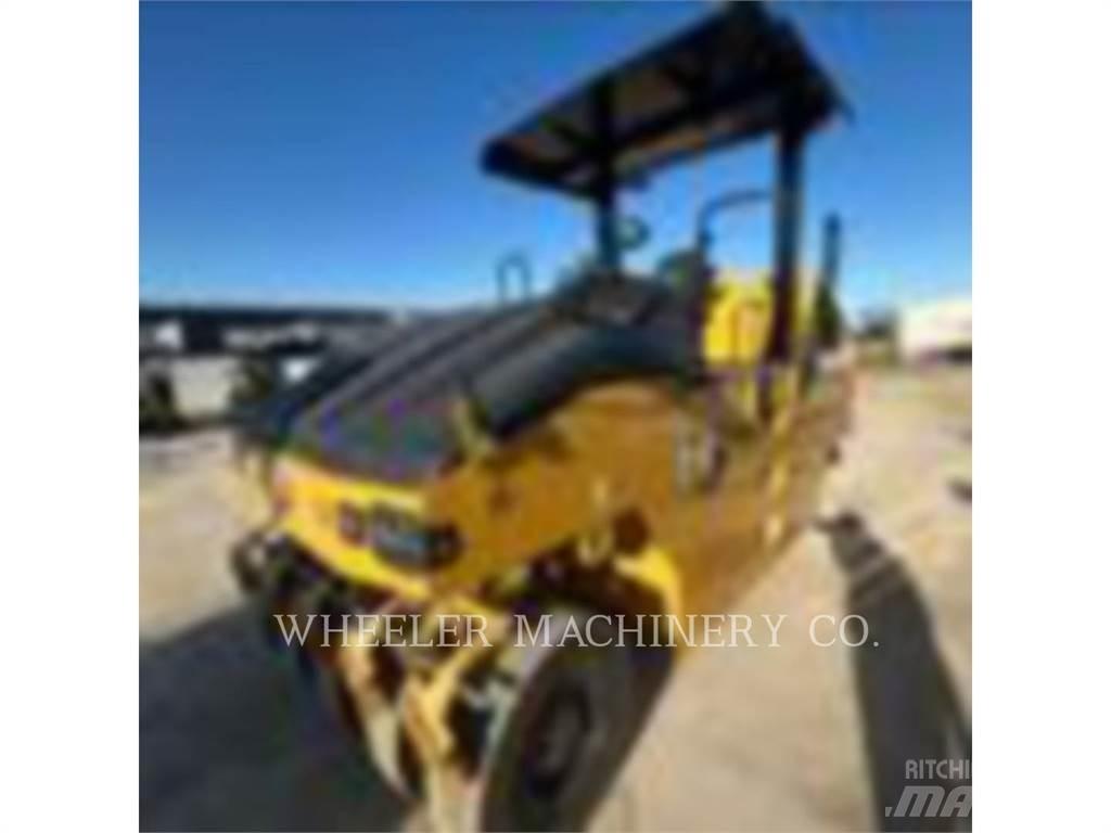 CAT CW16 膠輪滾壓機