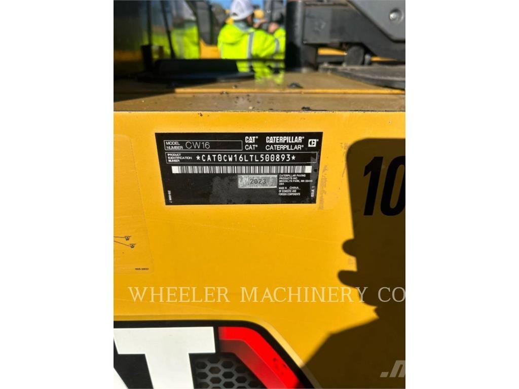 CAT CW16 膠輪滾壓機
