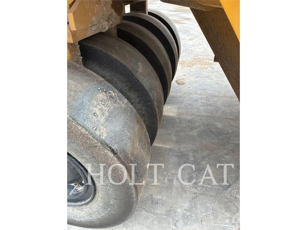 CAT CW16 單輪滾壓機