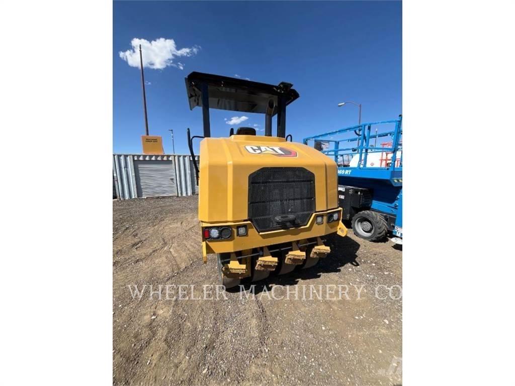 CAT CW16 膠輪滾壓機