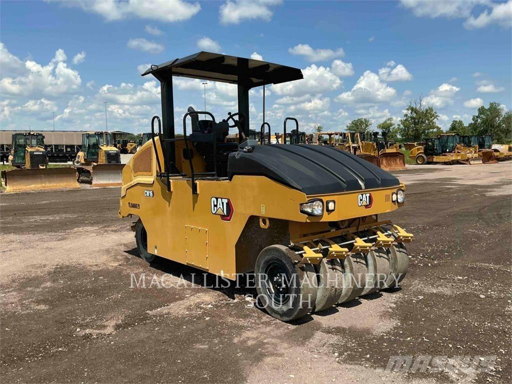 CAT CW16 膠輪滾壓機