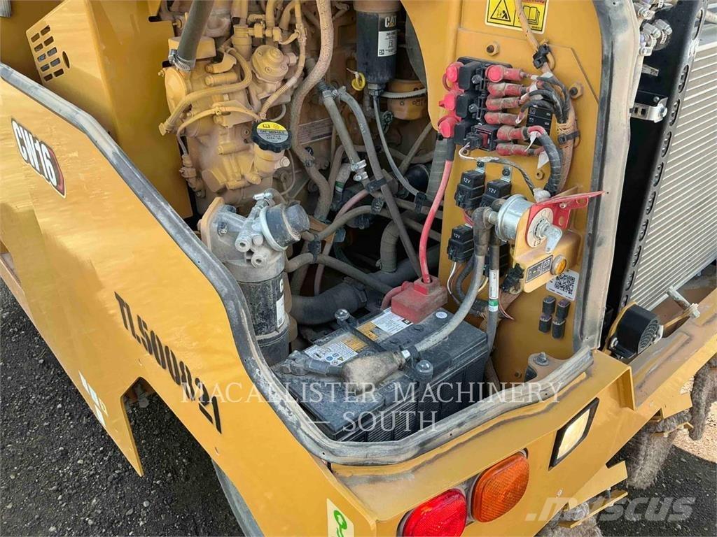 CAT CW16 膠輪滾壓機