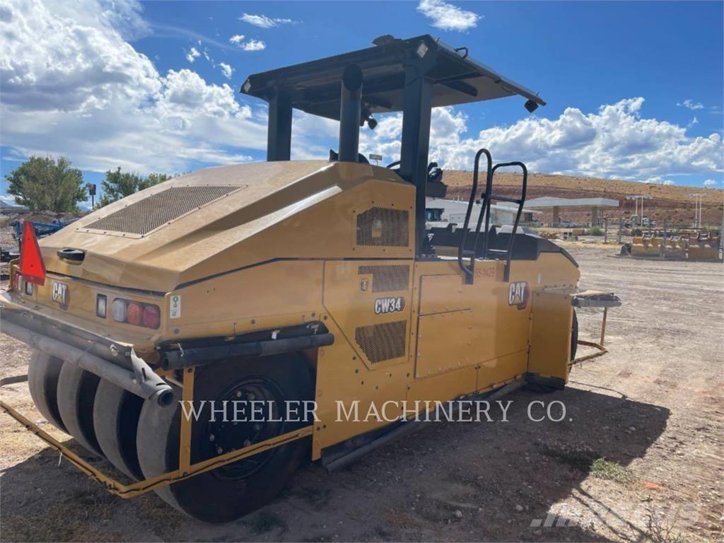 CAT CW34 膠輪滾壓機