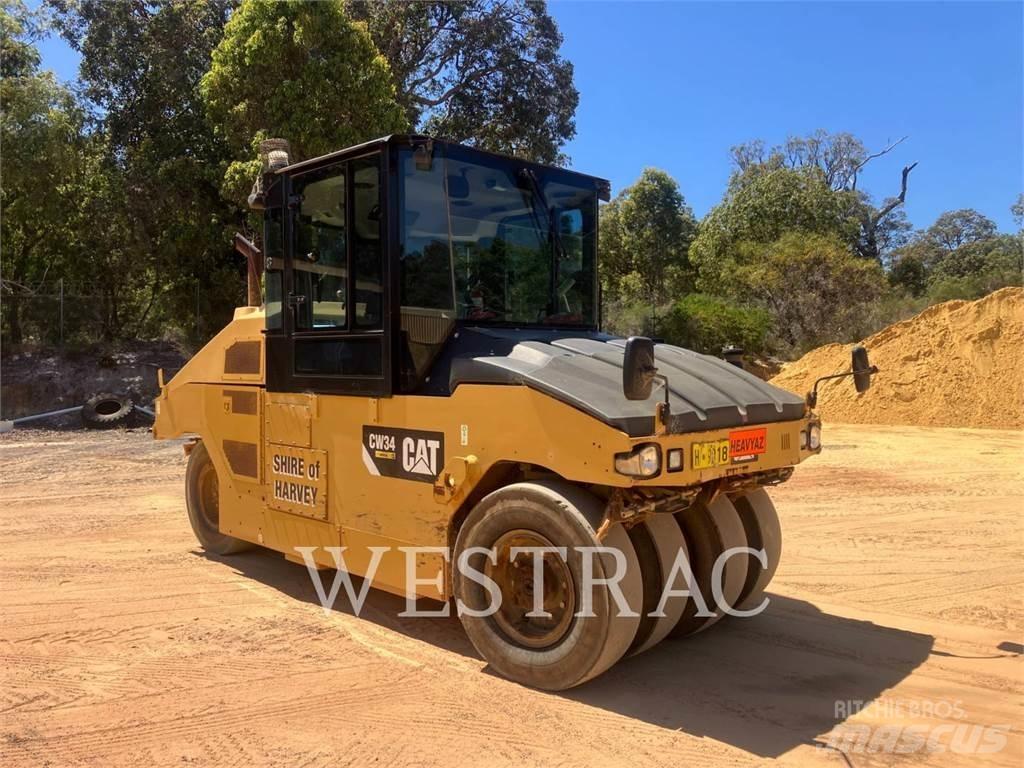 CAT CW34 膠輪滾壓機