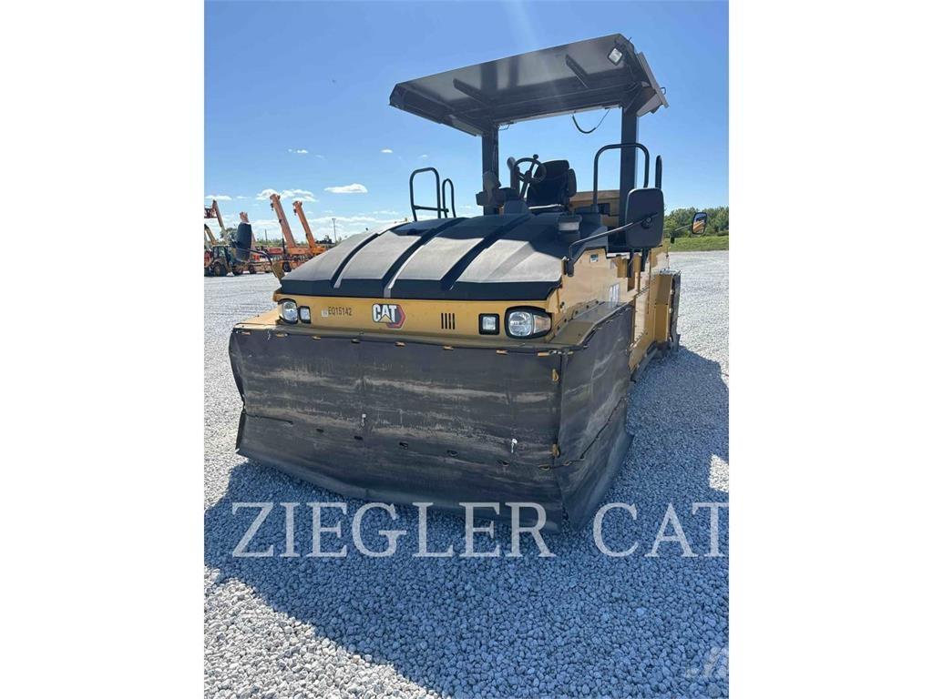 CAT CW34 膠輪滾壓機