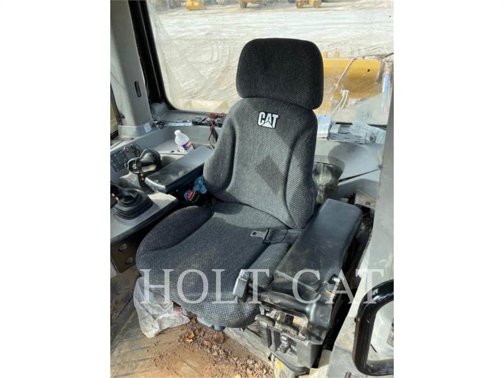 CAT D10T 履帶推土機